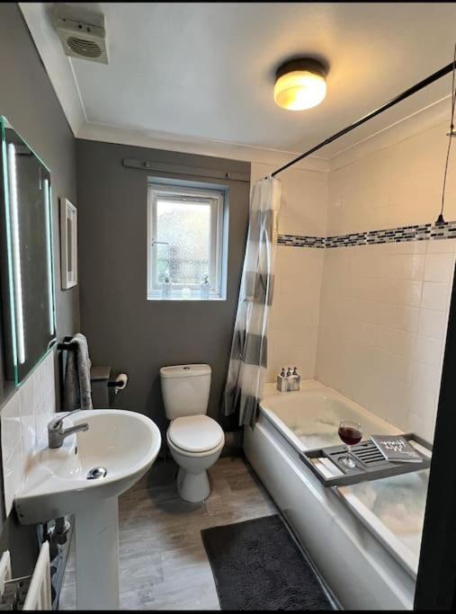 Lovely, Two Bedroom Apartment Central Location Londres Extérieur photo